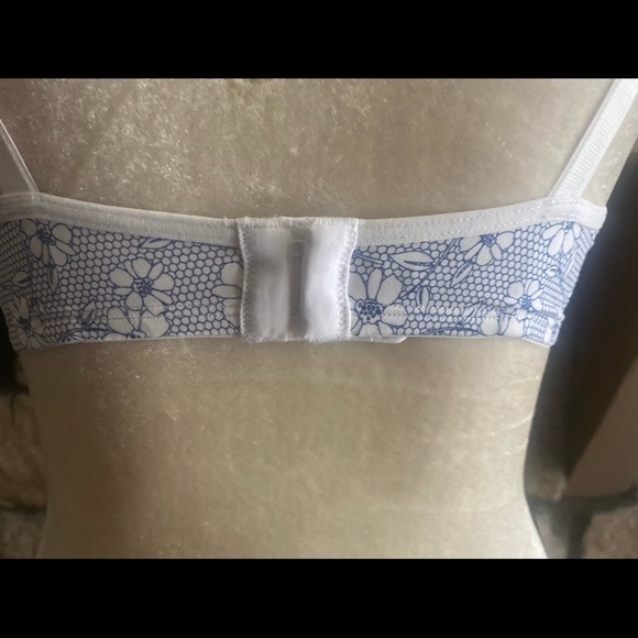AMBRIELLE-WHITE AND BLUE BRA-38B - Picture 5 of 7